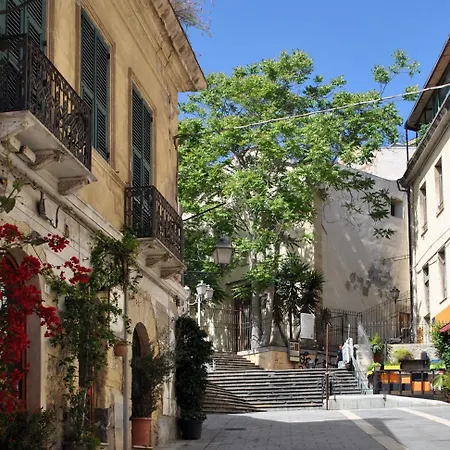 Centro Storico Via Sassari בית הארחה 4*