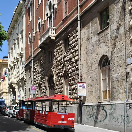 בית הארחה Centro Storico Via Sassari 4*